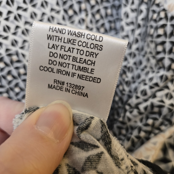 Black and White Patterned Women's Top - Picture 4 of 5